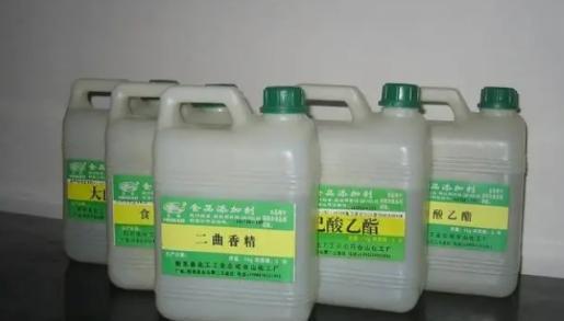 年过50之后,有2种亲戚躲得越远越好,还有2种酒,也最好别喝了